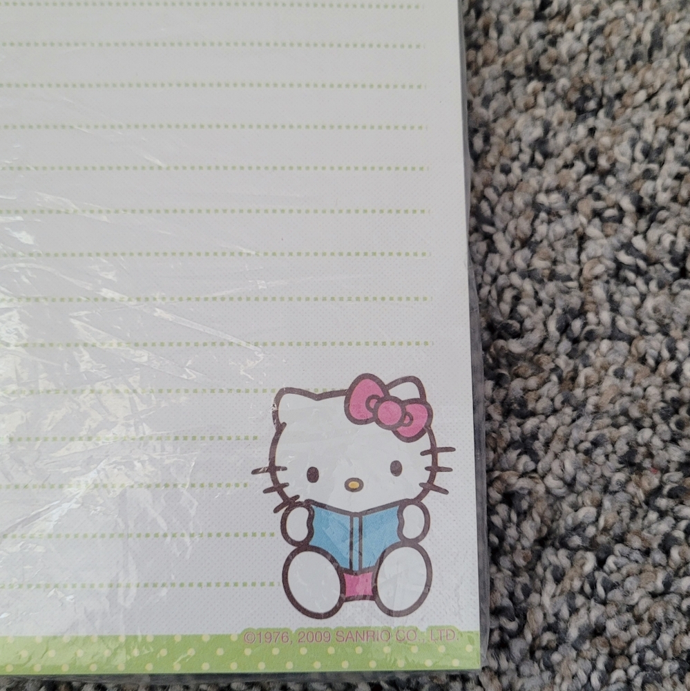 Hello Kitty Vintage Notepad - Picture 2 of 2